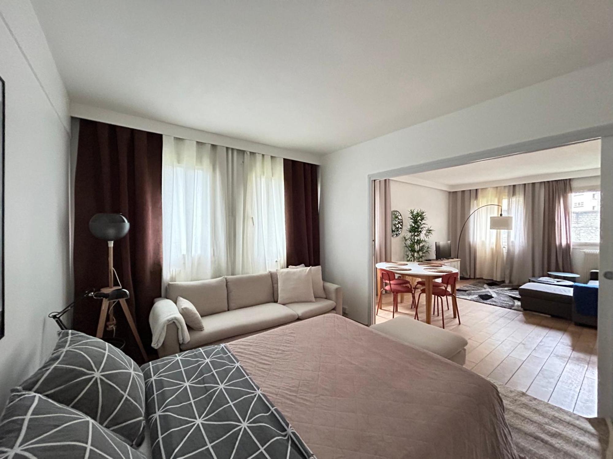 Big Apartment Eiffel Tower View Paris Exterior photo